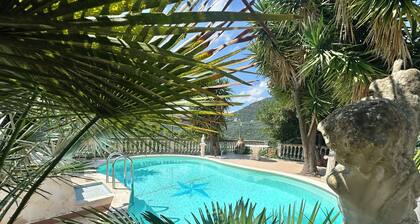 Villa with pool in a quiet hamlet among olive groves 8 km from the sea.