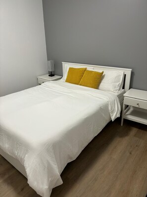 2 bedrooms, iron/ironing board, WiFi