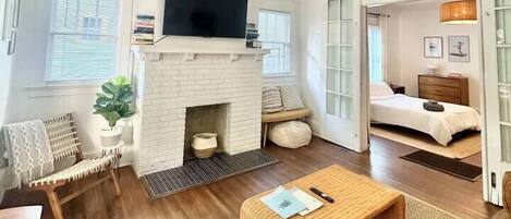 1 bedroom, iron/ironing board, internet, bed sheets