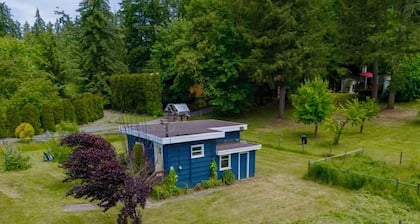 🌿 Cozy & Relaxing
Your Peaceful Country Getaway Awaits.