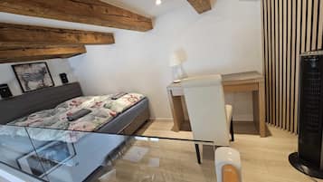 Bügeleisen/Bügelbrett, Internetzugang, Bettwäsche