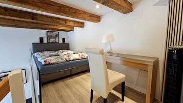 Iron/ironing board, internet, bed sheets