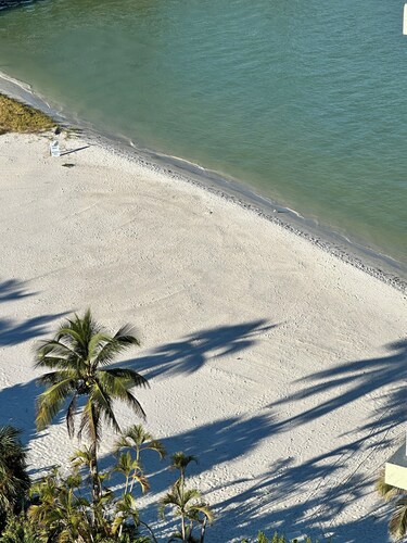 WEEKLY & MONTHLY DISCOUNTS! Ocean, sun, pool, bikes, hikes, kayaking & fun☀️