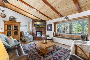 TV, peis og bordtennis