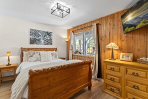 4 Schlafzimmer, Schreibtisch, Bügeleisen/Bügelbrett, Reisekinderbett