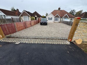 المنطقة المحيطة بالمنشأة