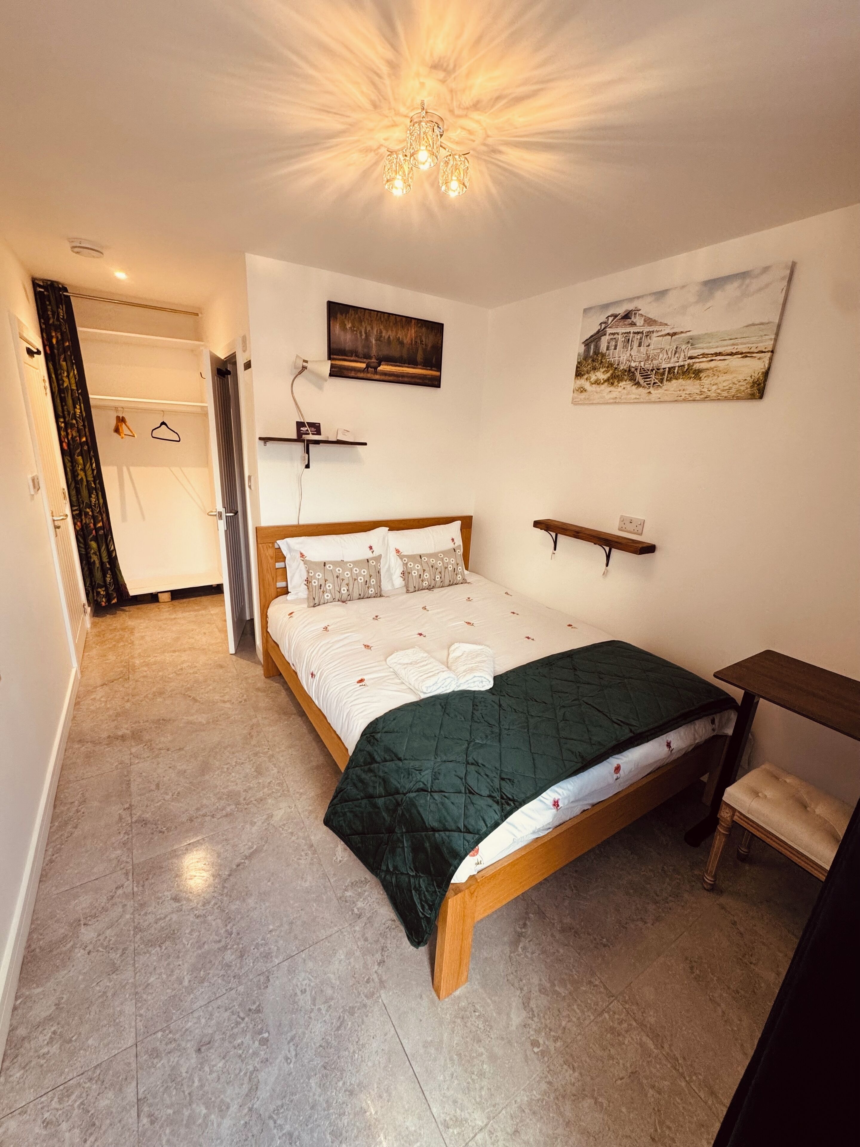 5 bedrooms, desk, iron/ironing board, travel cot