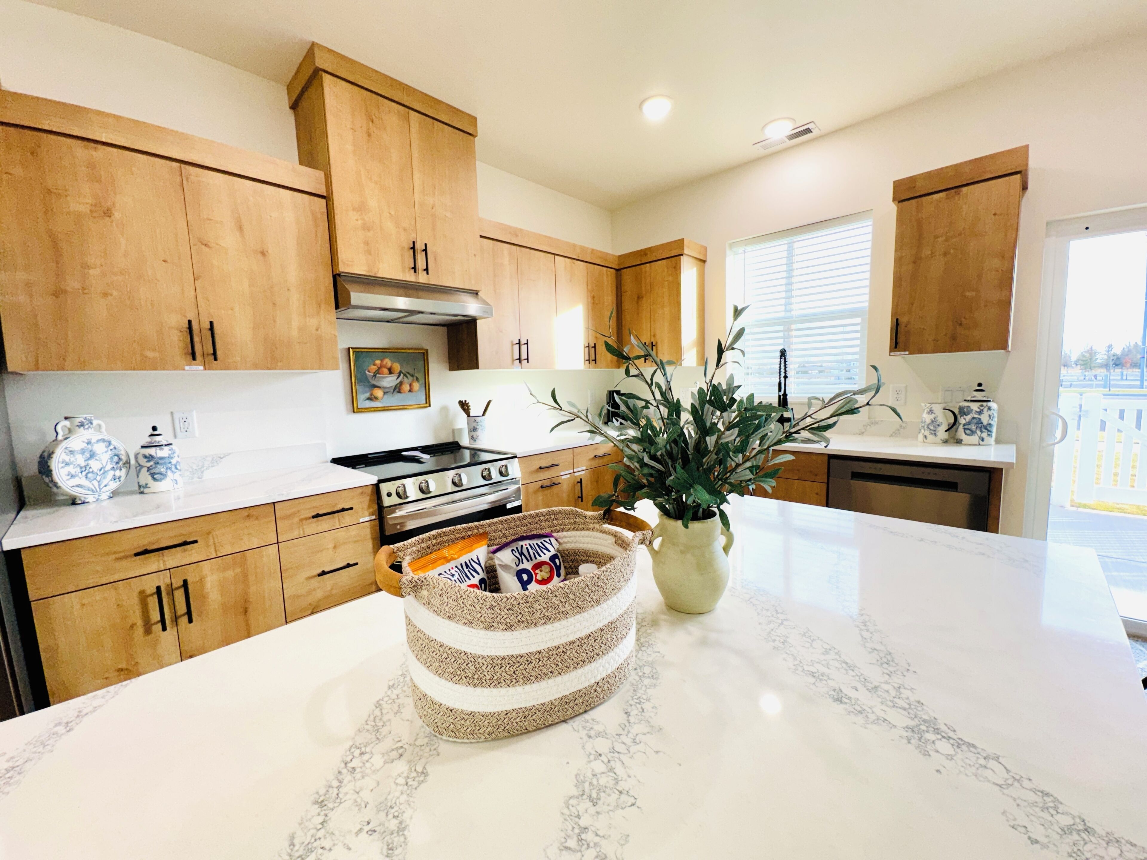 Mikroaaltouuni, uuni, liesi, astianpesukone