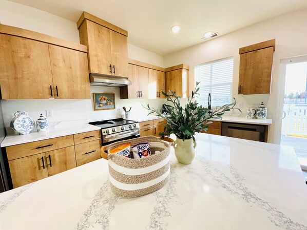 Microwave, oven, stovetop, dishwasher