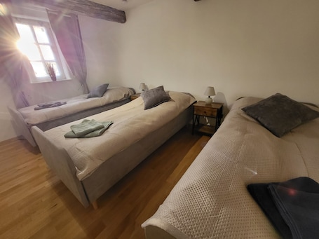Departamento Confort, vista al patio | Escritorio, tabla de planchar con plancha y wifi gratis