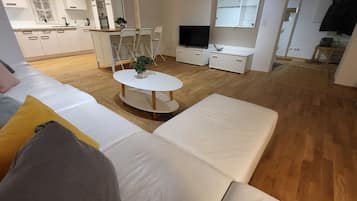Schreibtisch, Bügeleisen/Bügelbrett, kostenloses WLAN