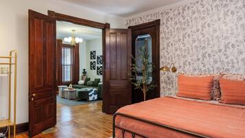 2 Schlafzimmer, Schreibtisch, Bügeleisen/Bügelbrett, WLAN