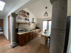 Fridge, stovetop, coffee/tea maker, electric kettle