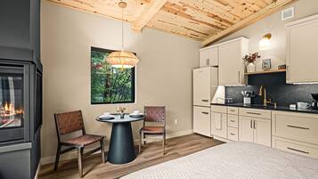 1 bedroom, internet, bed sheets