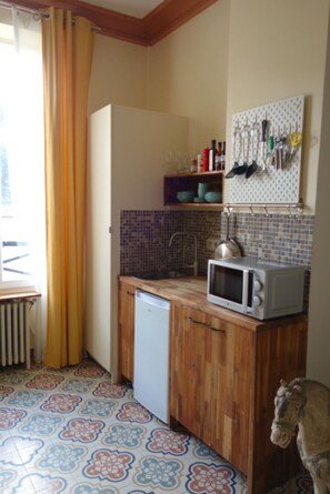 Mikroaaltouuni, liesi