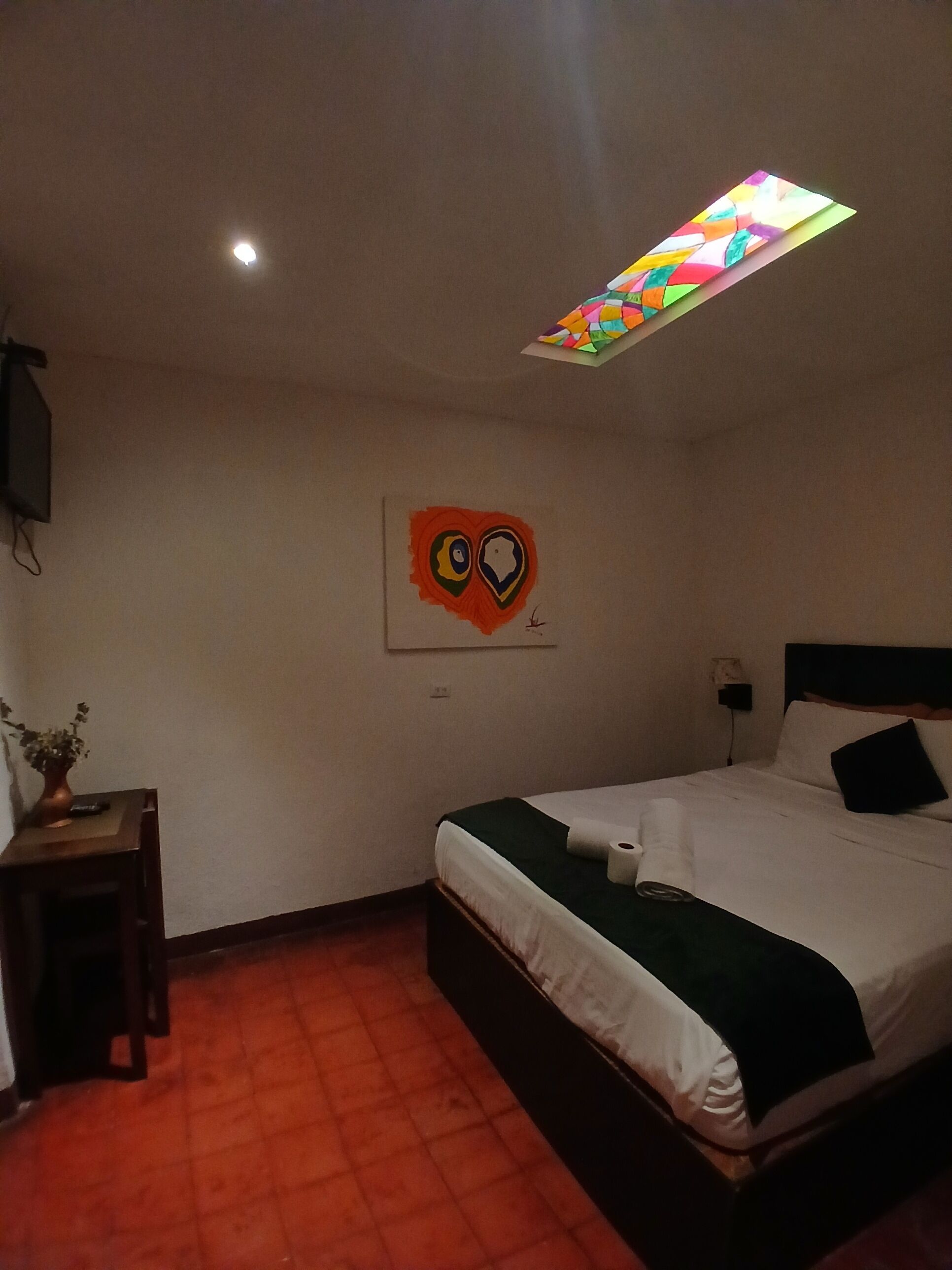 Eenvoudige tweepersoonskamer, 1 queensize bed | Een strijkplank/strijkijzer, gratis wifi, beddengoed