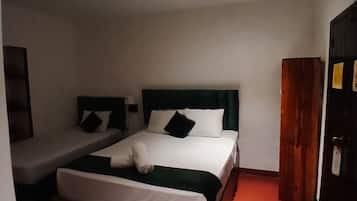 Basic Triple Room | Iron/ironing board, free WiFi, bed sheets