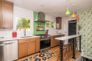 Micro-ondes, four, plaque de cuisson, lave-vaisselle