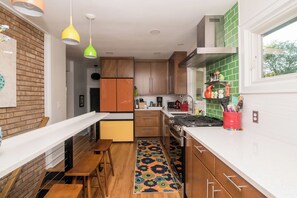 Micro-ondes, four, plaque de cuisson, lave-vaisselle