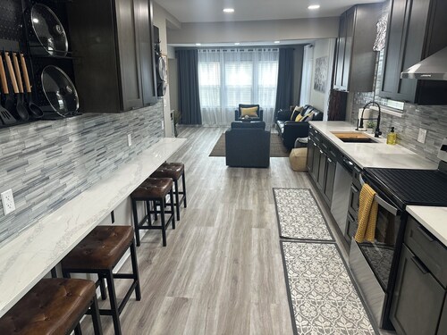 Stylish 2Bdrm in perfect location-close to A&M, Midtown Park, & Blinn