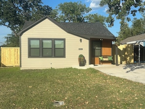 Exterior - Stylish 2Bdrm in perfect location-close to A&M, Midtown Park, & Blinn (Bryan)
