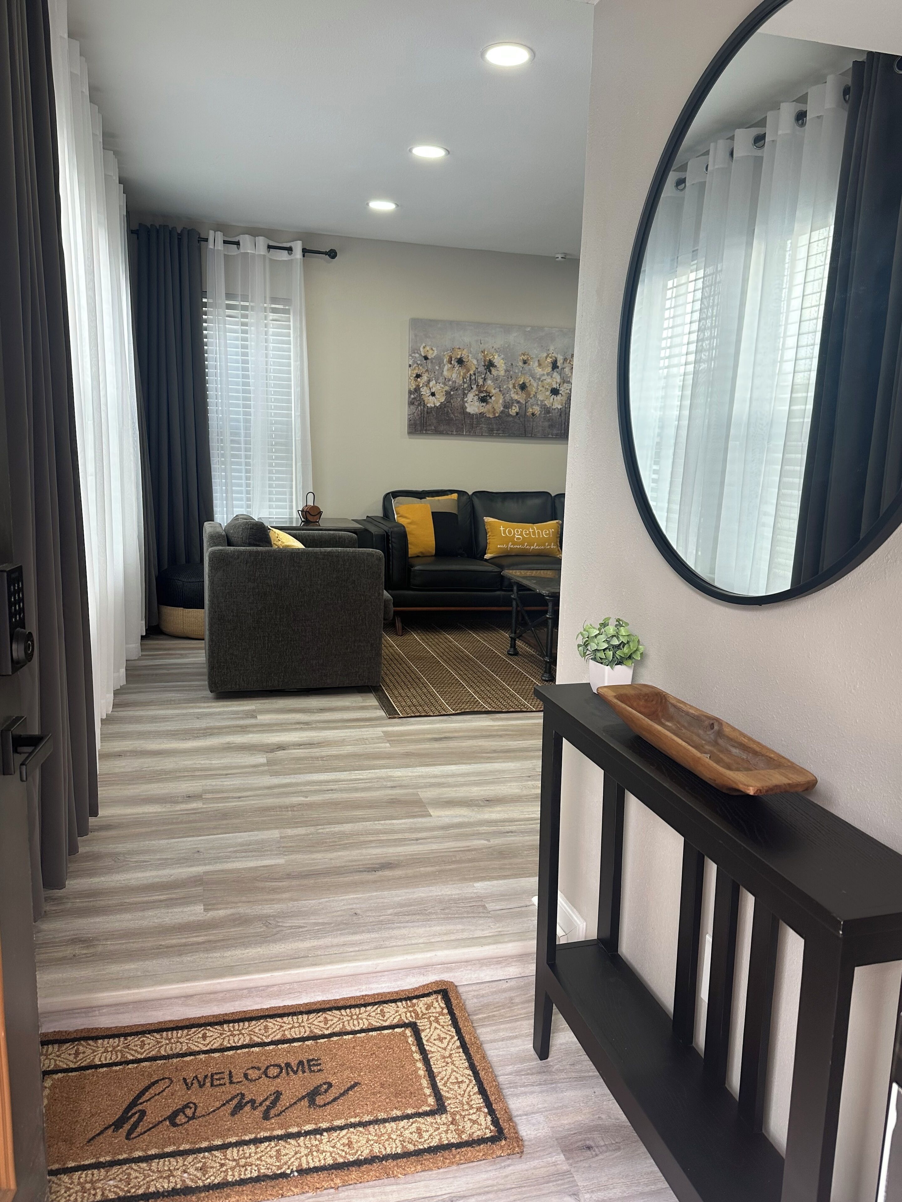 智能电视、壁炉、书