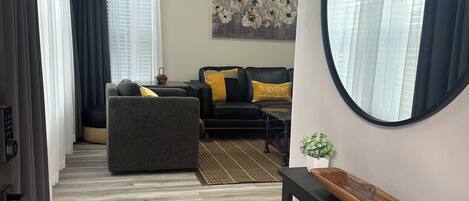 Smart-TV, Kamin, Bücher