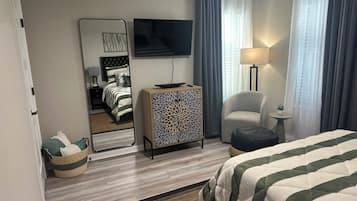 2 bedrooms, desk, iron/ironing board, travel cot