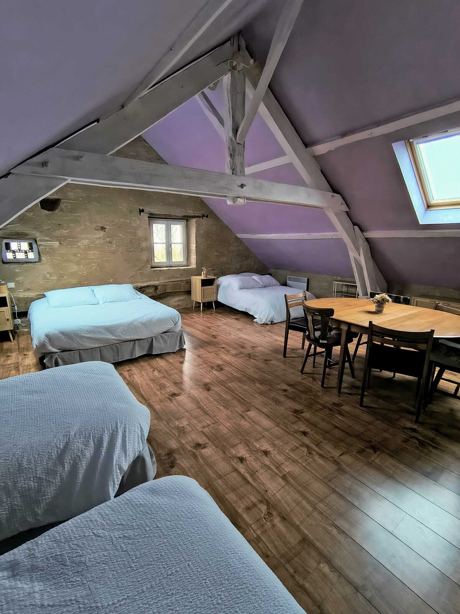 Literie de qualité supérieure, rideaux occultants, draps fournis