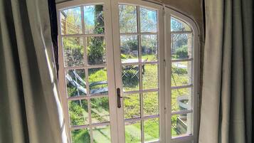 Comfort tweepersoonskamer, 1 queensize bed, niet-roken, huisdieren toegestaan | Luxe beddengoed, verduisterende gordijnen, beddengoed