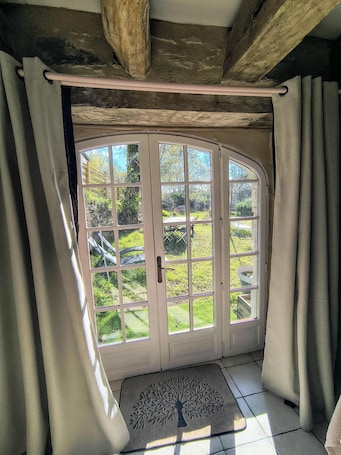 Comfort Double Room, 1 Queen Bed, Non Smoking, Pets allowed. Saisonnée