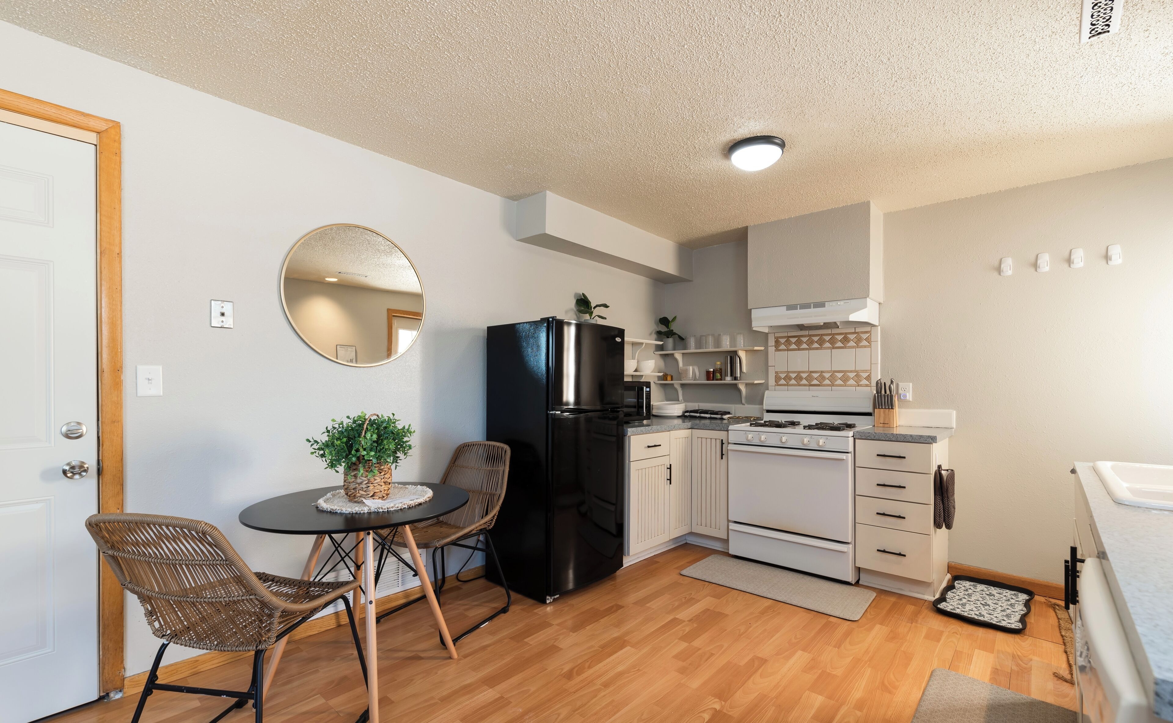 Micro-ondes, four, plaque de cuisson, lave-vaisselle