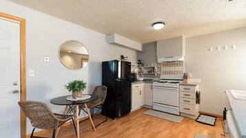 Micro-ondes, four, plaque de cuisson, lave-vaisselle