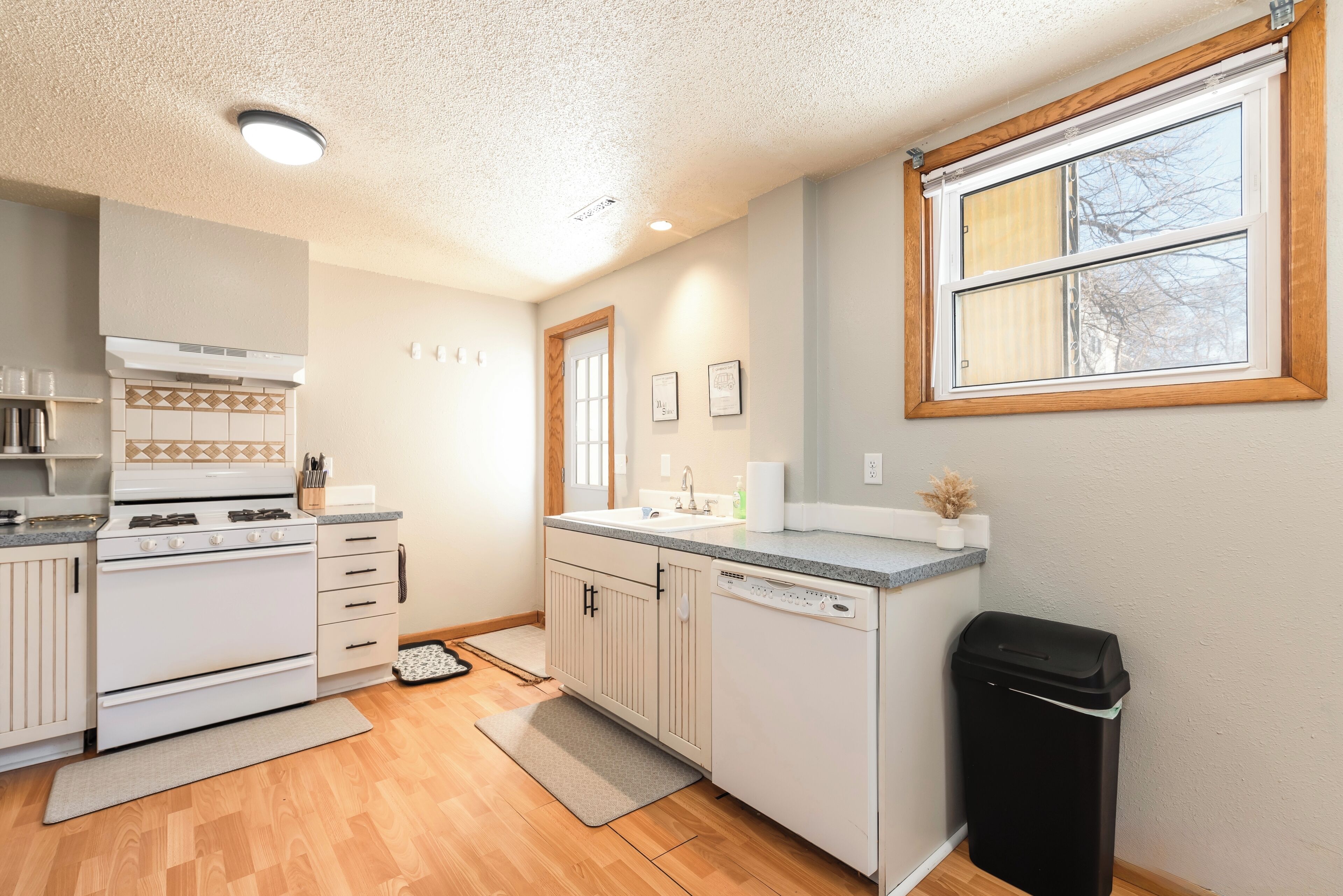 Micro-ondes, four, plaque de cuisson, lave-vaisselle