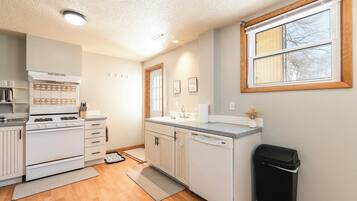 Micro-ondes, four, plaque de cuisson, lave-vaisselle