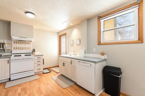 微波炉、烤箱、炉灶、洗碗机