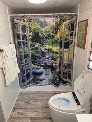 Shower, hair dryer, bidet, towels - Cozy 2-bedroom mobile home in amazing St. Augustine with AC (St. Augustine)