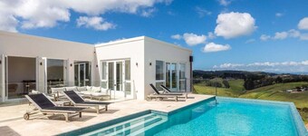 Onetangi Estate including guest cottage