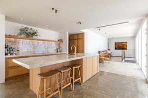 Fridge, microwave, oven, stovetop - Onetangi Estate including guest cottage by Waiheke Pure (Onetangi)