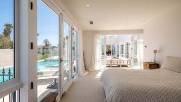 5 bedrooms, iron/ironing board, WiFi, bed sheets