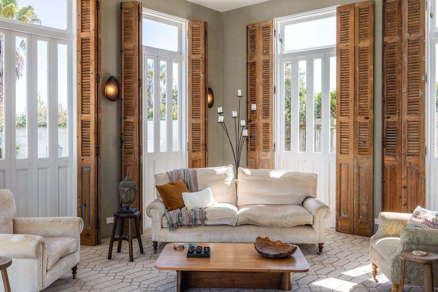 Onetangi Estate Including Guest Cottage By Waiheke Pure - Luxurious Italian Style Palazzo With Pool, Hot Tub And Expansive Views - Auckland