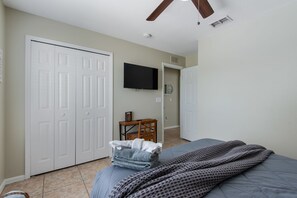 3 bedrooms, desk, iron/ironing board, travel cot