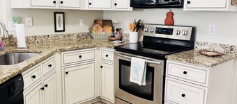 Pug Paradise – Family and Dog Friendly Home with Pool, Games & 15 Min to Beach