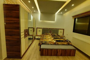 3 bedrooms, iron/ironing board, WiFi, bed sheets - Modern Apartment in the Heart of Amman (Amman)