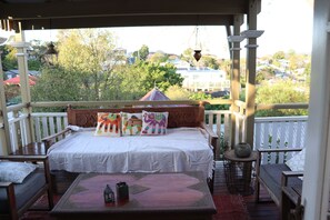 Property grounds - Paddington Tower View Cottage (Red Hill)