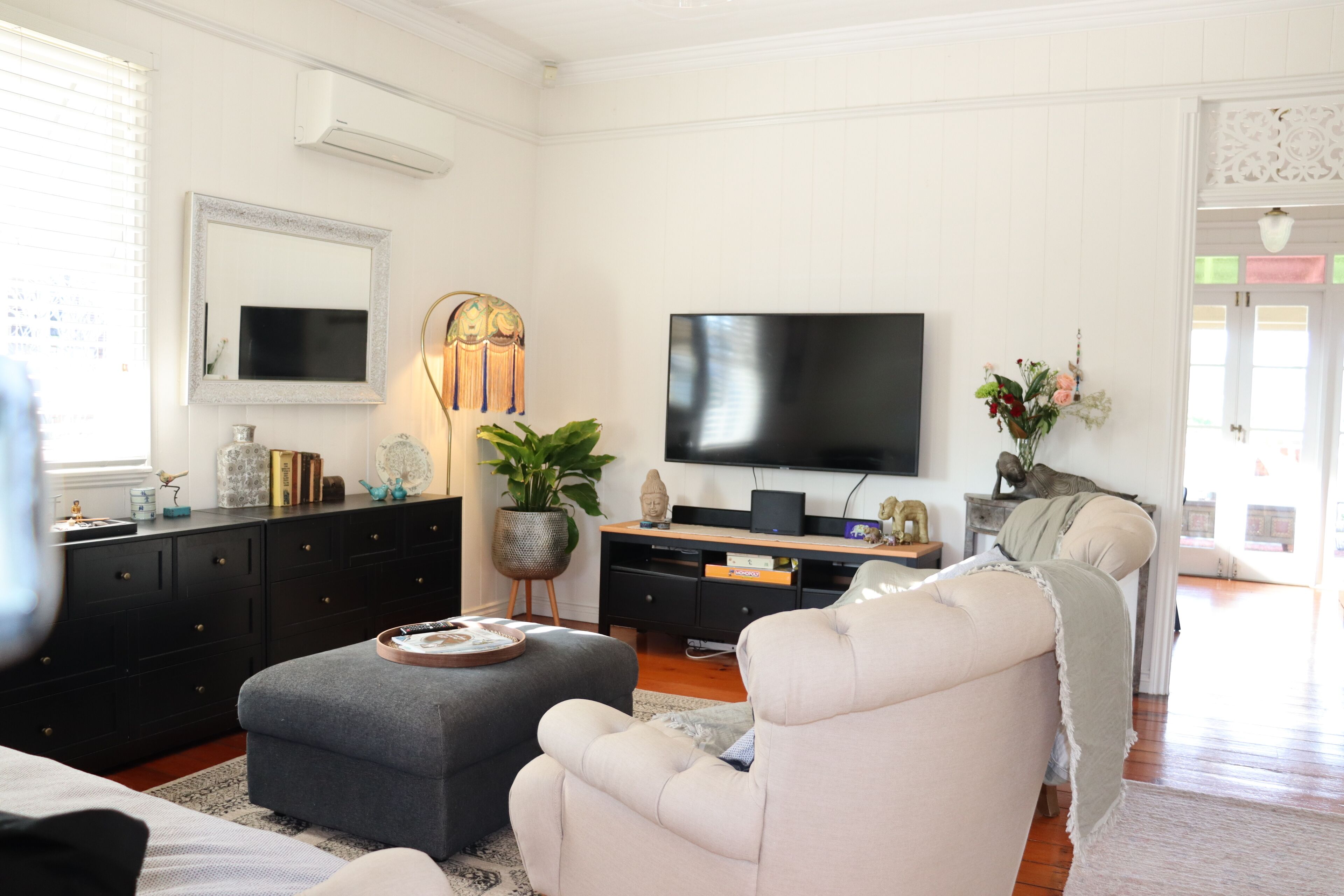 Smart TV, DVD player, books, stereo