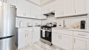 Een magnetron, een oven, een kookplaat