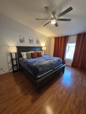 3 makuuhuonetta, silitysrauta/-lauta, Wi-Fi, vuodevaatteet