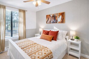 3 عدّة غرف نوم وسرير سفر وواي فاي مجانًا وملاءات أسرّة