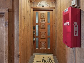 المنشأة من الداخل